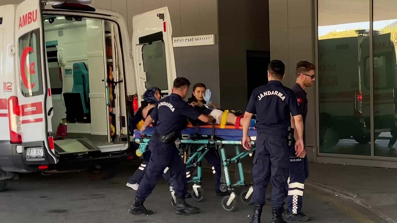 Jandarma Meslektaşını Silahından Çıkan Kurşunla Yaraladı