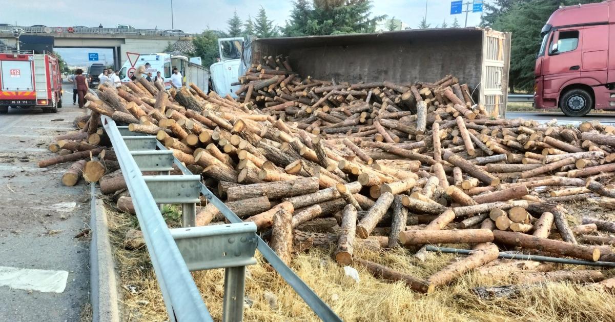 amasya merzifonda tir devrildi uKOIcEW2.jpg