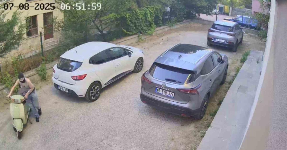 ankara cankayada park halindeki motosiklet calindi vrNn8Q3x.jpg