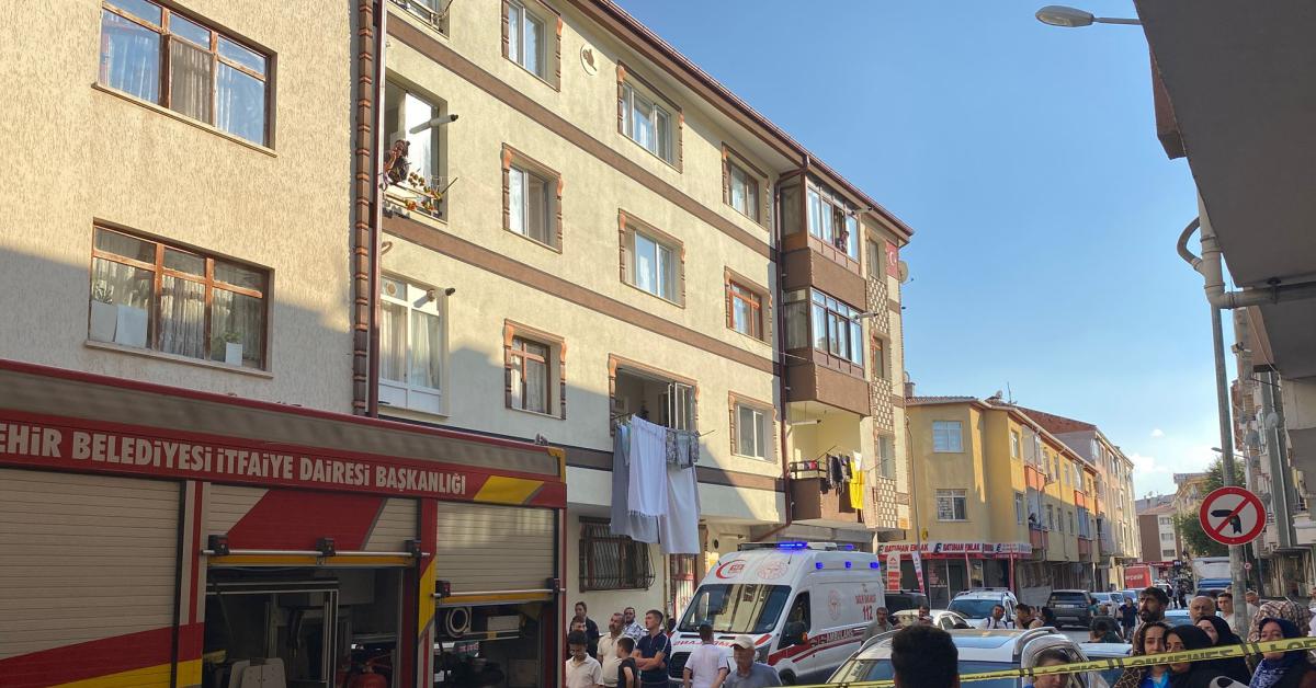 ankara golbasinda cati yangini uc katli bina hasar gordu ihYjtriU.jpg