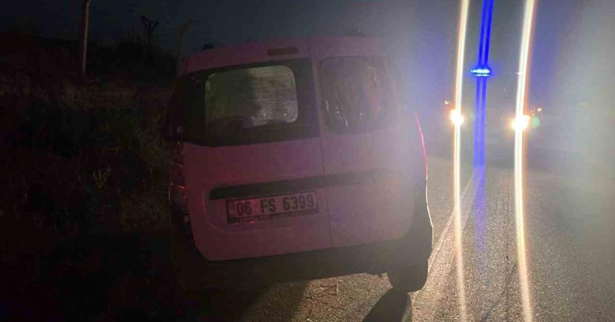 ankara golbasinda takla atan aracta uc kisi yaralandi B6kQyTlR.jpg