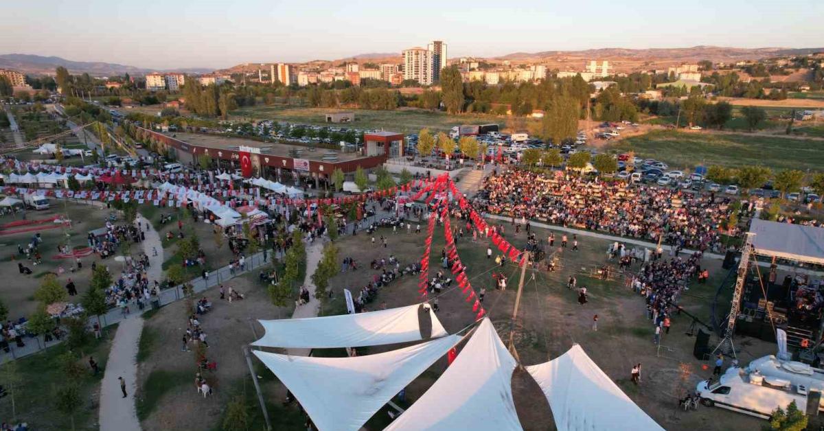 ankara kahramankazanda kavurma ve gastronomi festivali coskusu Du2sLtvP.jpg
