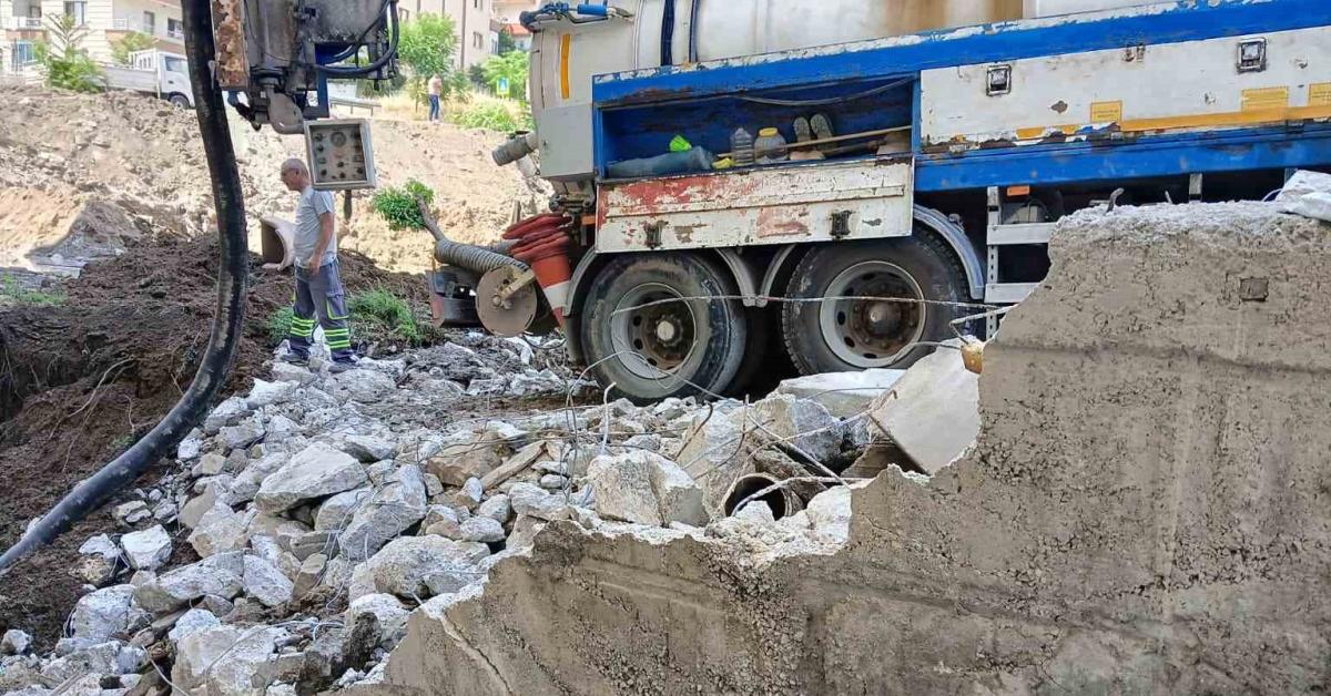 ankara mamakta su borusu patladi ortalik karisti JeCBCU5Z.jpg