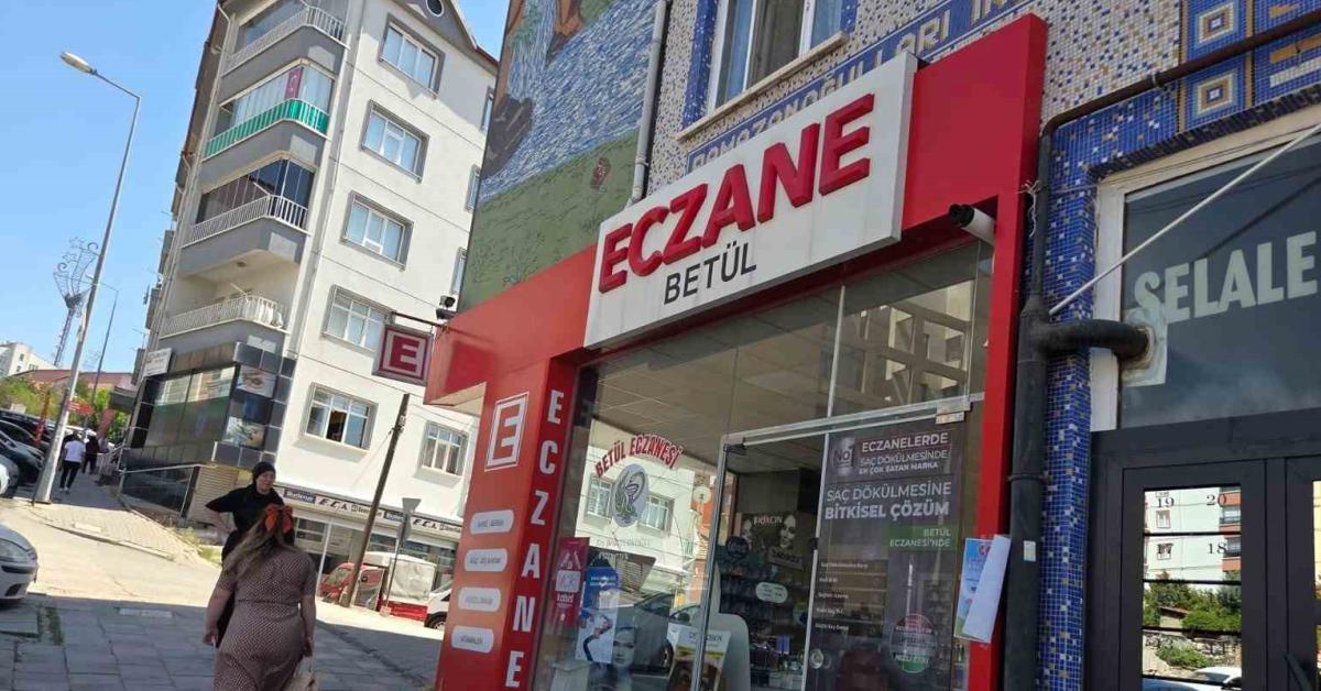 ankarada kontrolden cikan otomobil eczaneye daldi 9Gtzz9uY.jpg