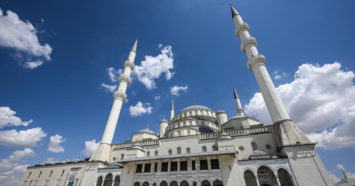 ankaranin simgesi kocatepe camisi 38 yildir baskenti suslemeye devam ediyor 1Unzh9kn.jpg