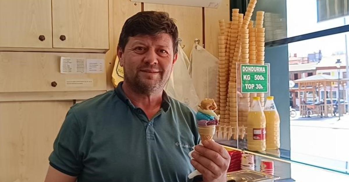 bilecikli 89 yillik dondurma gelenegini surduruyorlar IbI78Mts.jpg