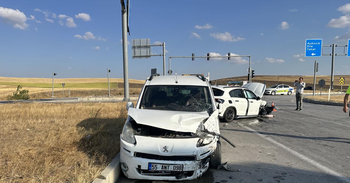 corum alacada trafik kazasi 10 yarali 1FACkhCd.jpg
