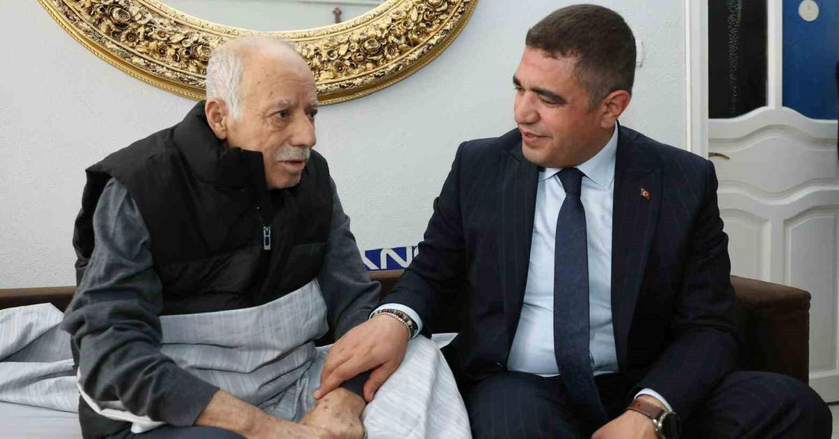 duzce valisi selcuk aslan sehit babasini ziyaret etti ua23yajV.jpg