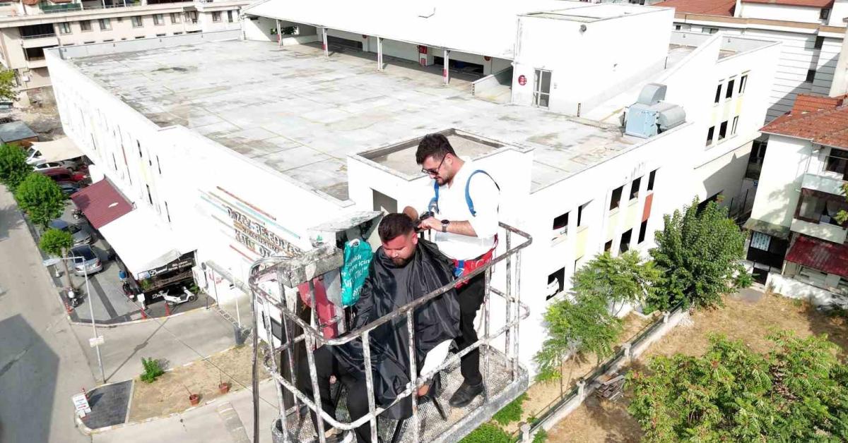duzcede 15 yillik berber 20 metre yuksekte tiras yapti uWFE6BQt.jpg