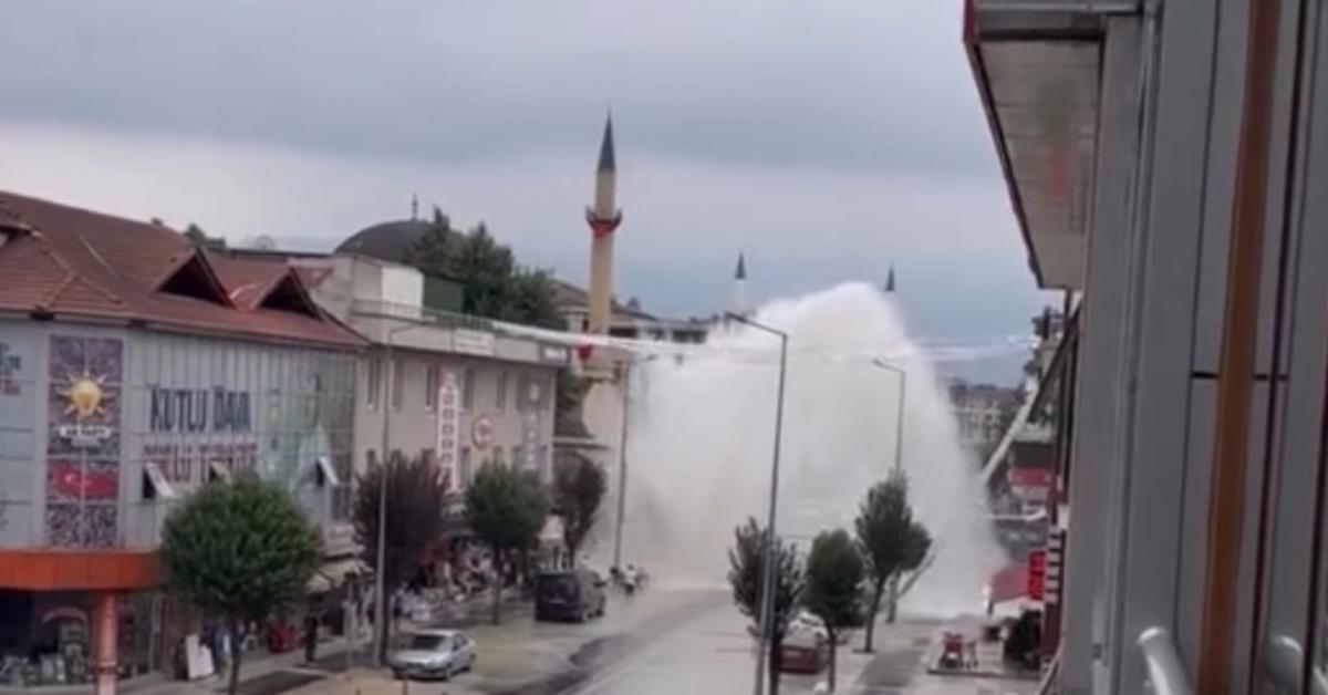 duzcede ana su borusunda patladi 5 metre fiskirdi cevresi gole dondu L1nYPJCI.jpg