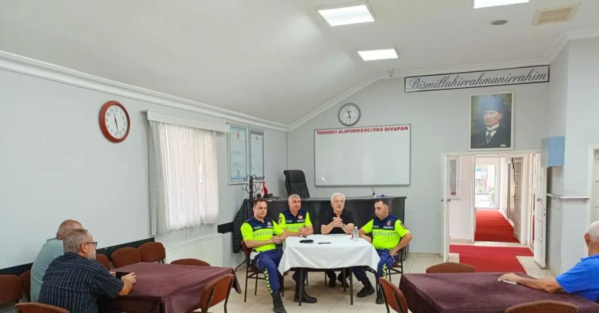 duzcede trafik kurallarina dikkat cekildi d15jrA1r.jpg