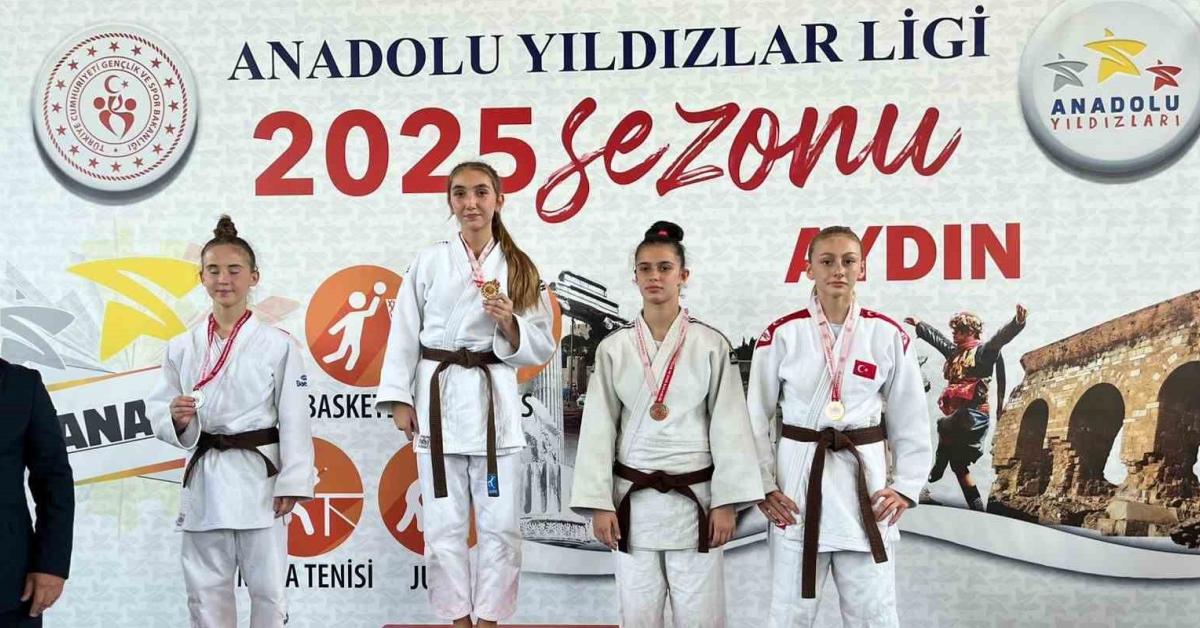 duzcenin kiz judo takimi turkiye ucuncusu oldu fJipKQT6.jpg