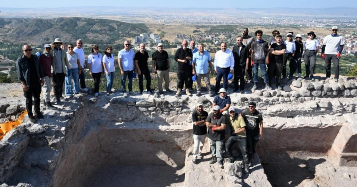 eskisehir karacahisar kalesi kazilari devam ediyor A22YUVSY.jpg