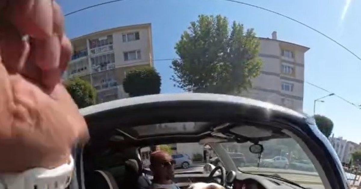 eskisehirde motosiklet surucusune kopekten sasirtan tepki aTWfcBsG.jpg