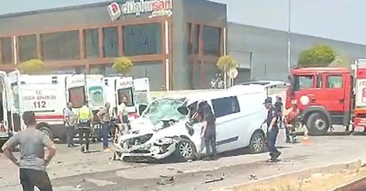 eskisehirde trafik kazasi 3 yarali iCjKtP3E.jpg