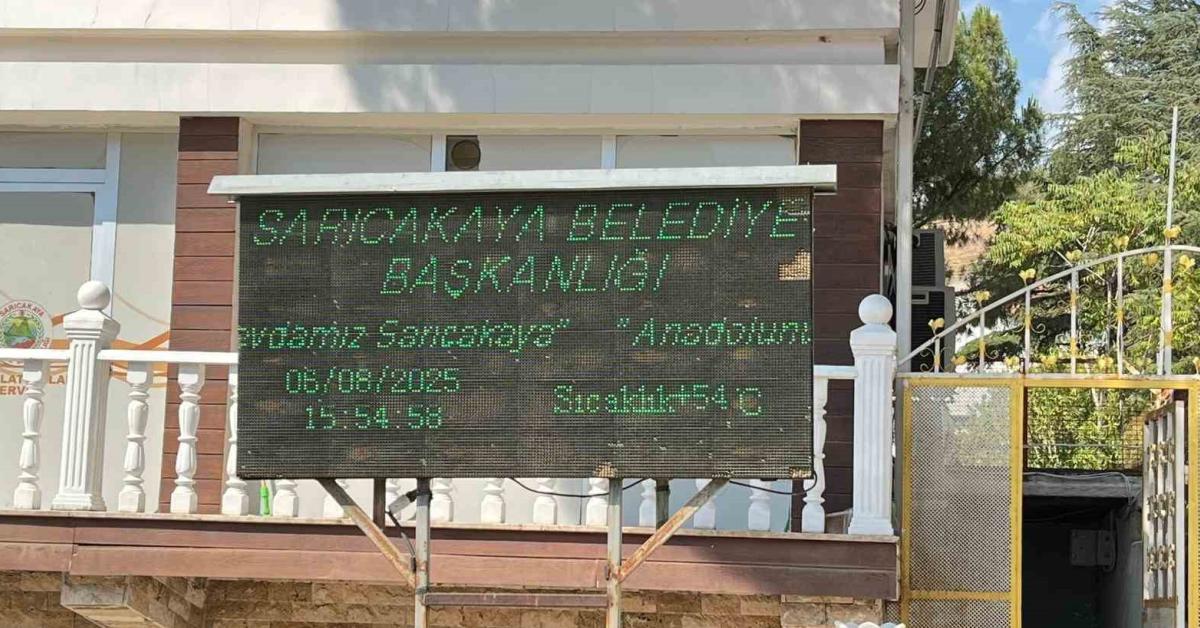 eskisehirin ilcesinde termometre 54 dereceyi gosterdi NngA7xKD.jpg