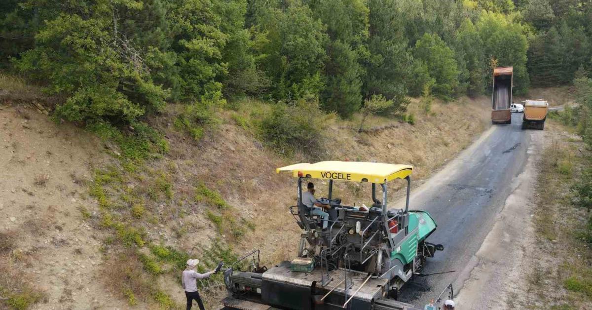 kastamonuda koy yollari asfaltlama calismalari suruyor syAYRtFM.jpg