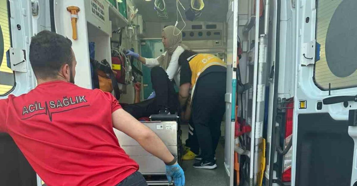 kocaeli daricada bicakli saldiri bir genc yaralandi u8KQxxMq.jpg