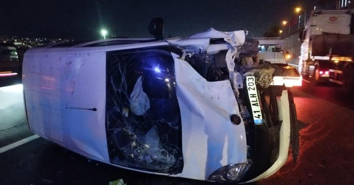 kocaeli dilovasinda feci kaza lastik patladi 2 cocuk yaralandi mQLrVM6w.jpg