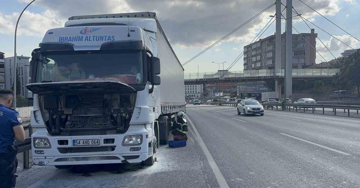 kocaeli gebzede tir yanmaya basladi uxAfnZlA.jpg