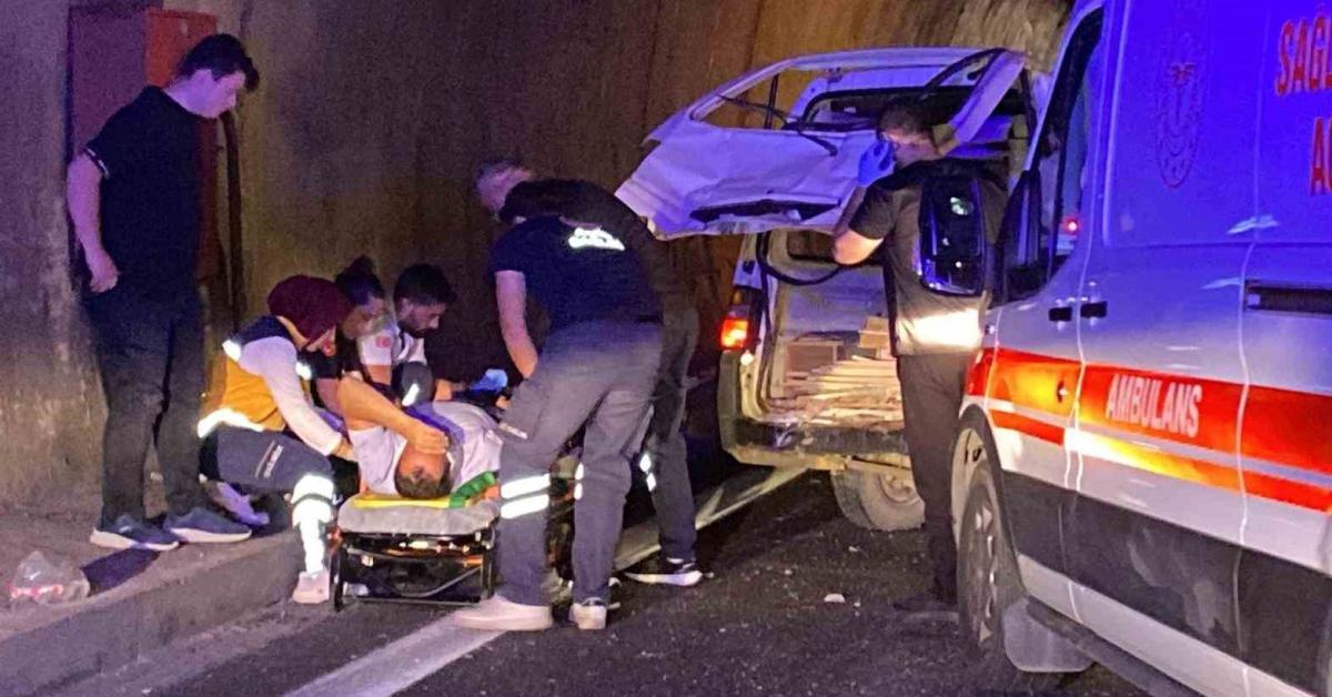 kocaeli izmitte zincirleme kaza 5 kisi yaralandi OJgL3RZC.jpg