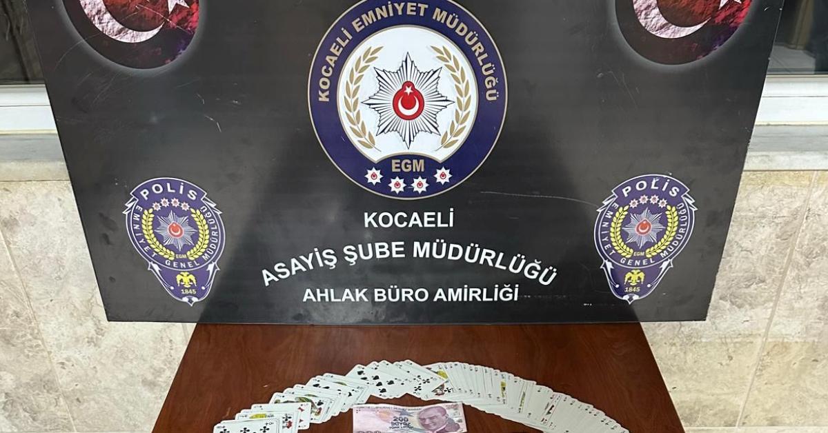 kocaeli kartepede kumarcilara on binlerce lira ceza kesildi rkbxiJRv.jpg