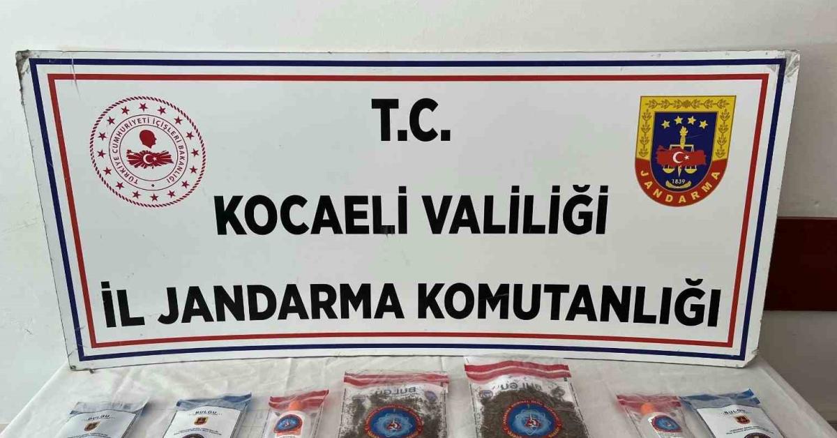kocaelide 3 kilo 305 gram uyusturucu madde ele gecirildi 1NrZ9lqd.jpg