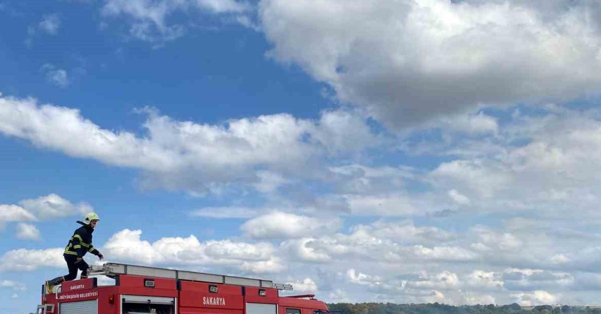 sakarya kaynarcada aniz yangini panigi Gep19vV9.jpg