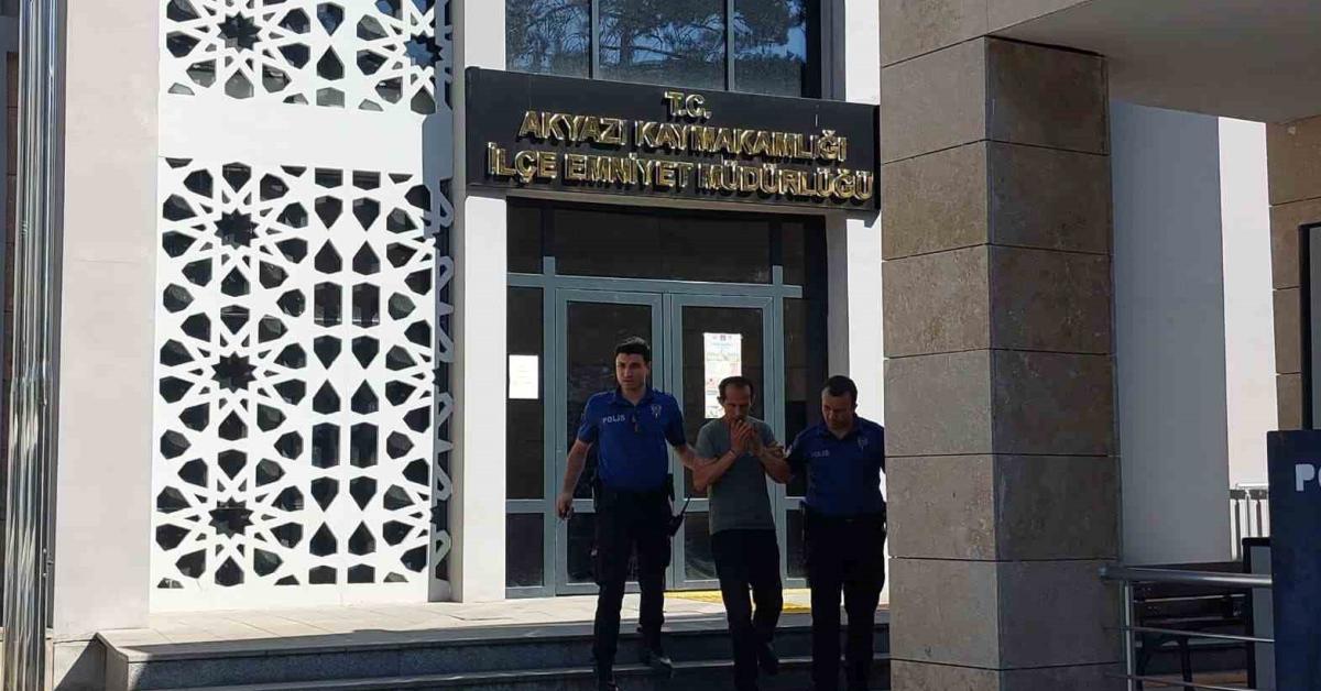 sakaryada akyazida 60 kok kenevir ele gecirildi TwMujhFd.jpg