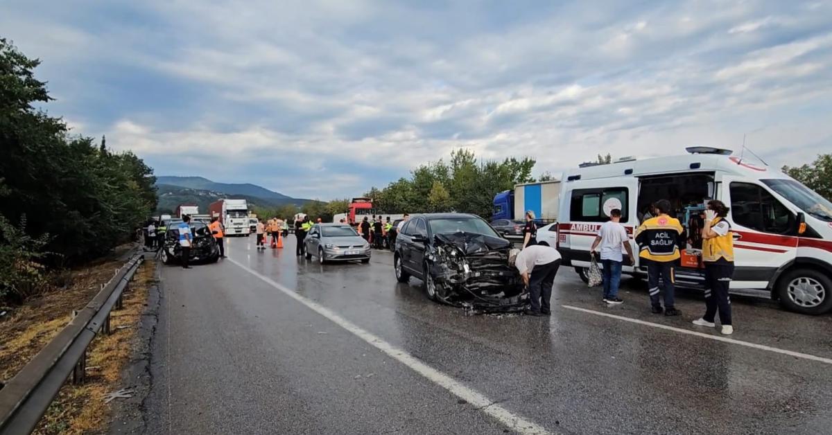 sakaryada zincirleme trafik kazasi 10 yarali YbK25xdv.jpg