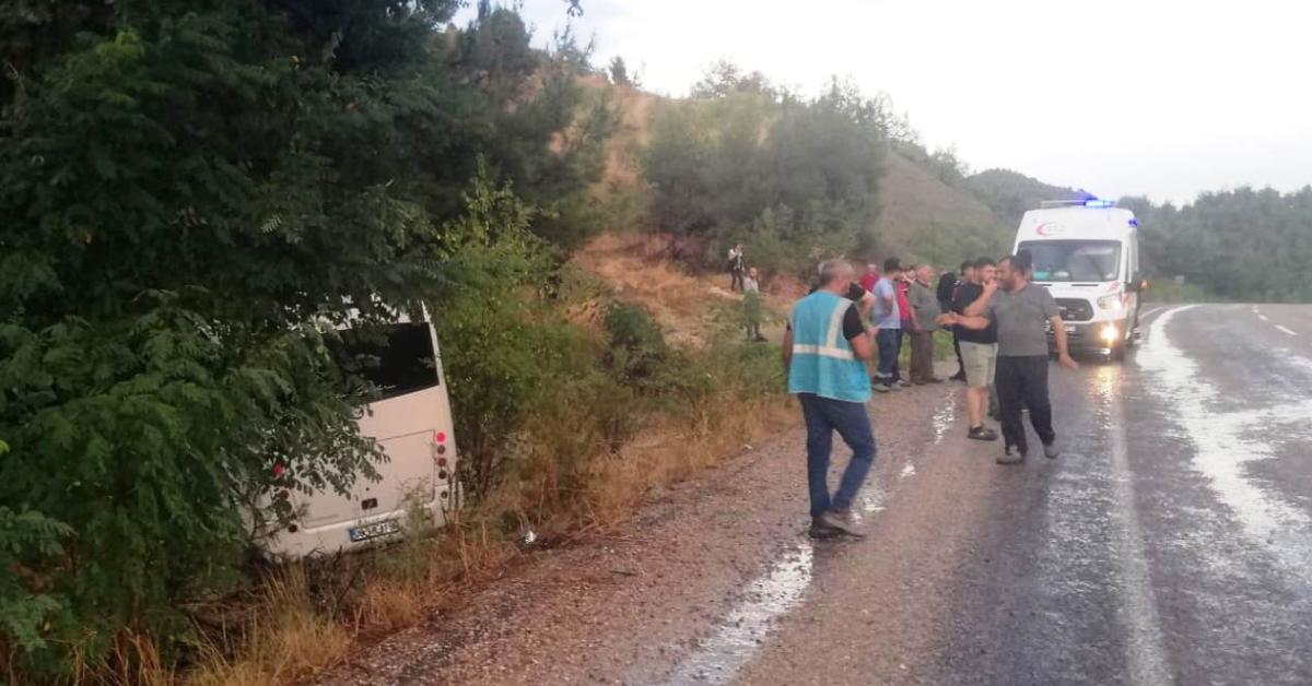 sinop boyabatta servis otobusu kaza yapti DdtCauWW.jpg