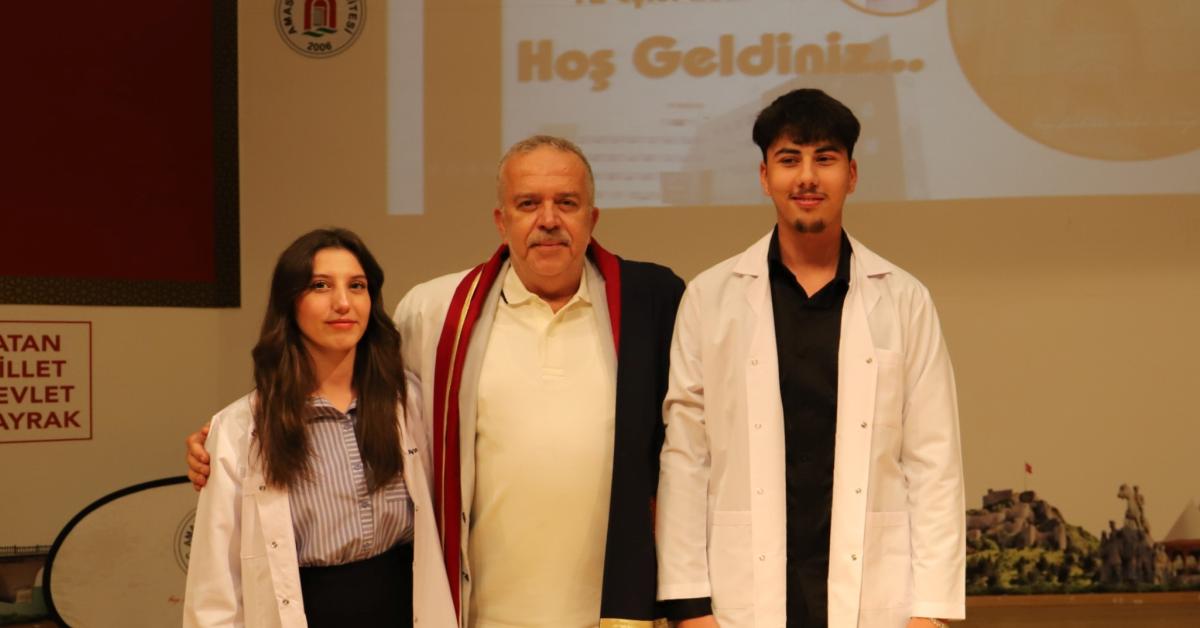 amasyada tip fakultesi ogrencilerine onluk giyme coskusu PhCMfPkr.jpg
