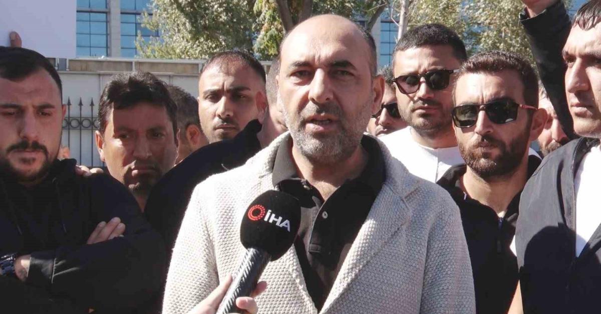 ankara buyuksehir belediyesi onunde hareketli saatler qmkbVaYp.jpg