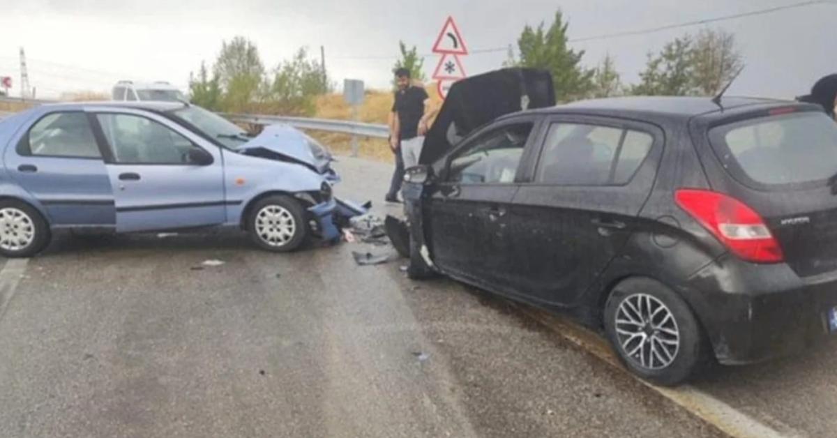 ankara cubukta iki otomobil carpisti 6 kisi yaralandi ejV9w1aO.jpg