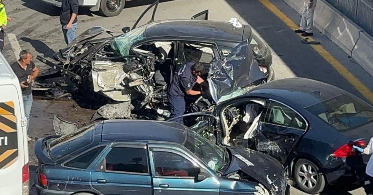 ankara etimesgutta zincirleme trafik kazasi 4 yarali var 9QY11bpH.jpg