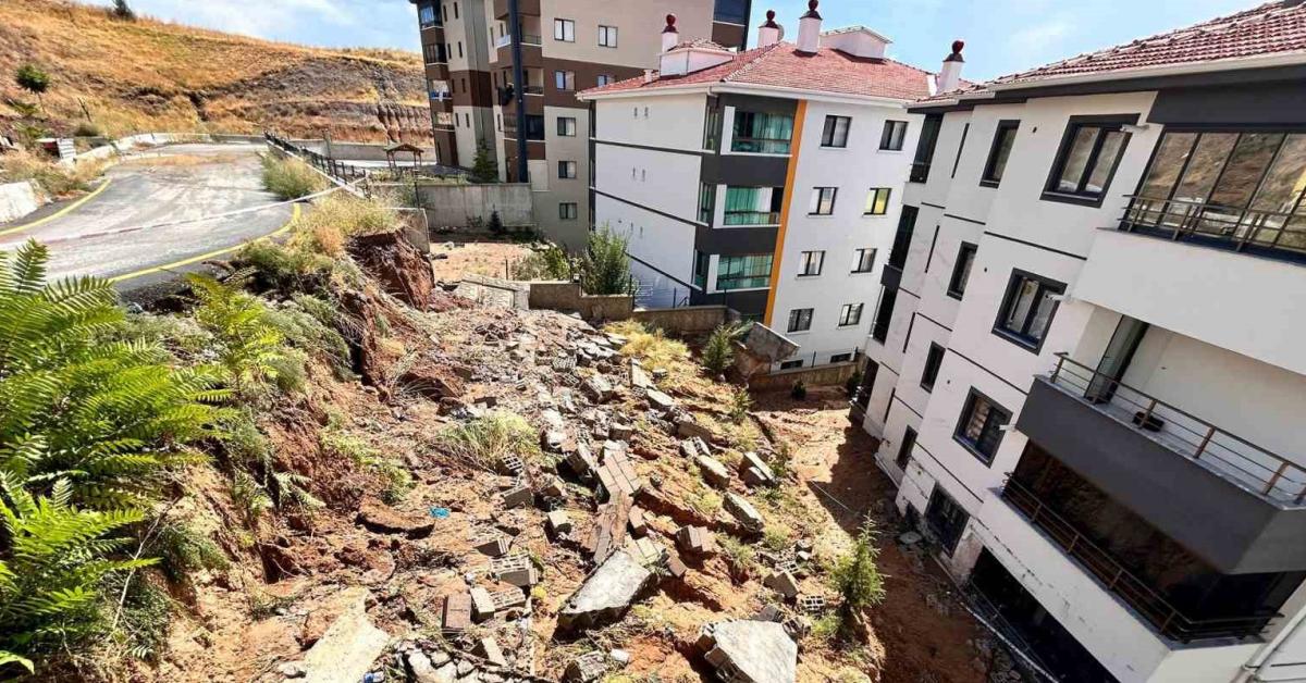 ankara golbasinda siddetli yagmur sonrasi istinat duvari coktu ZhWMkOsN.jpg