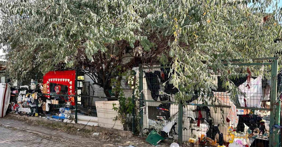 ankara sincanda coplerle dolu ev mahalleyi rahatsiz ediyor 6X6f7k1n.jpg