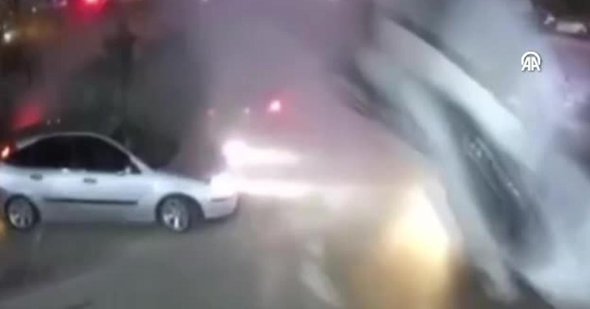 ankarada dehset anlari otomobil kaldirima carparak takla atti U3Mv7X5I.jpg