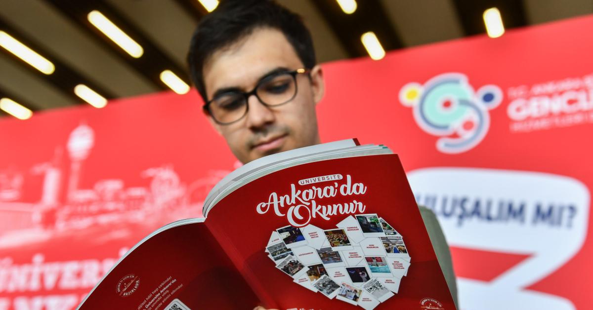 ankaraya gelen universitelilere astide surpriz karsilama 9W4xSvK9.jpg