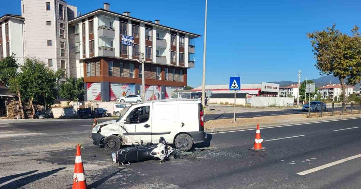 duzce akcakocada trafik kazasi motosiklet surucusu agir yarali ds3Sqy4A.jpg