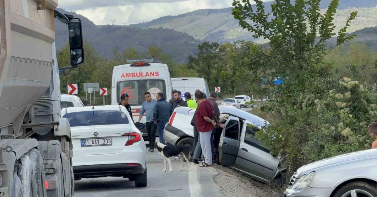 duzce yigilca yolunda korkunc trafik kazasi yararlilar var Ant3tGRA.jpg