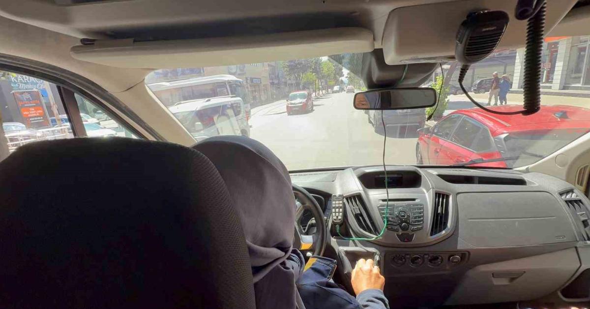 duzcede ambulansa fermuar yontemiyle yol verdiler sfRY6vae.jpg