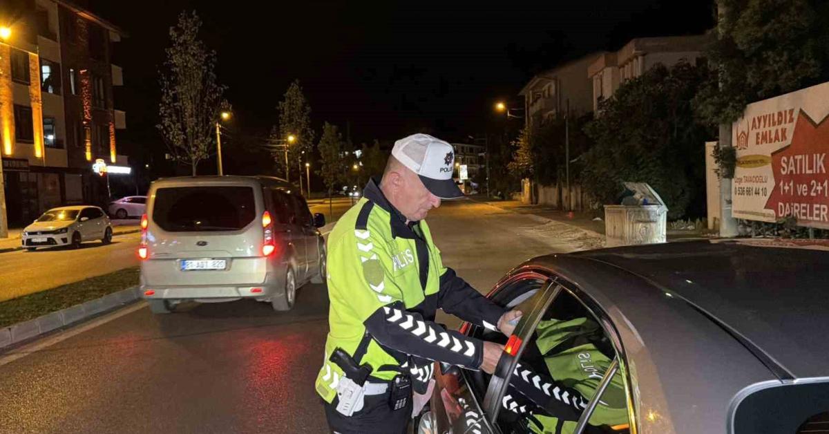 duzcede ara sokaklarda trafik denetimi gX1w6O74.jpg