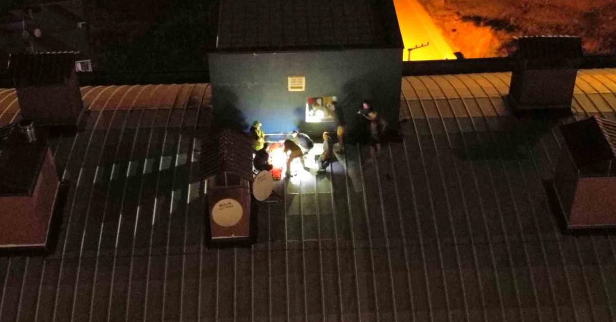duzcede catiya cikip mahsur kalan gencler kurtarildi IMZRVXxb.jpg
