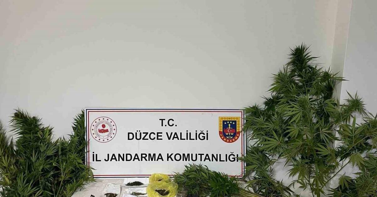 duzcede uyusturucu operasyonu 3 gozalti 1 tutuklama rLjS2hTg.jpg