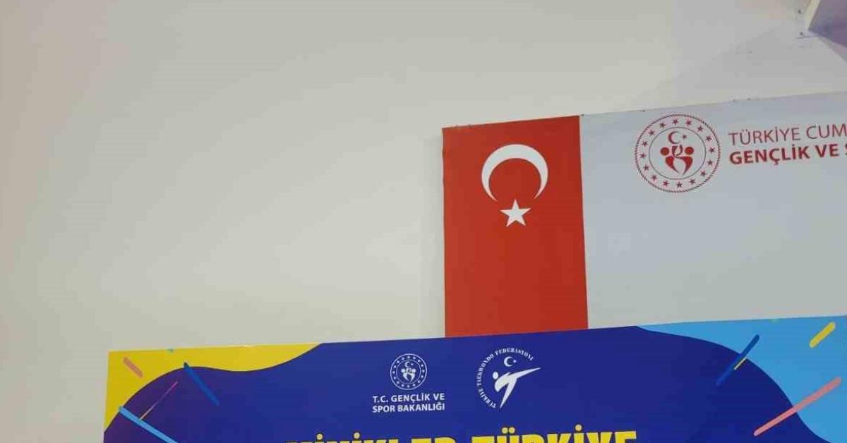 duzceli taekwondocu turkiye ikincisi oldu Pp7pxV3u.jpg