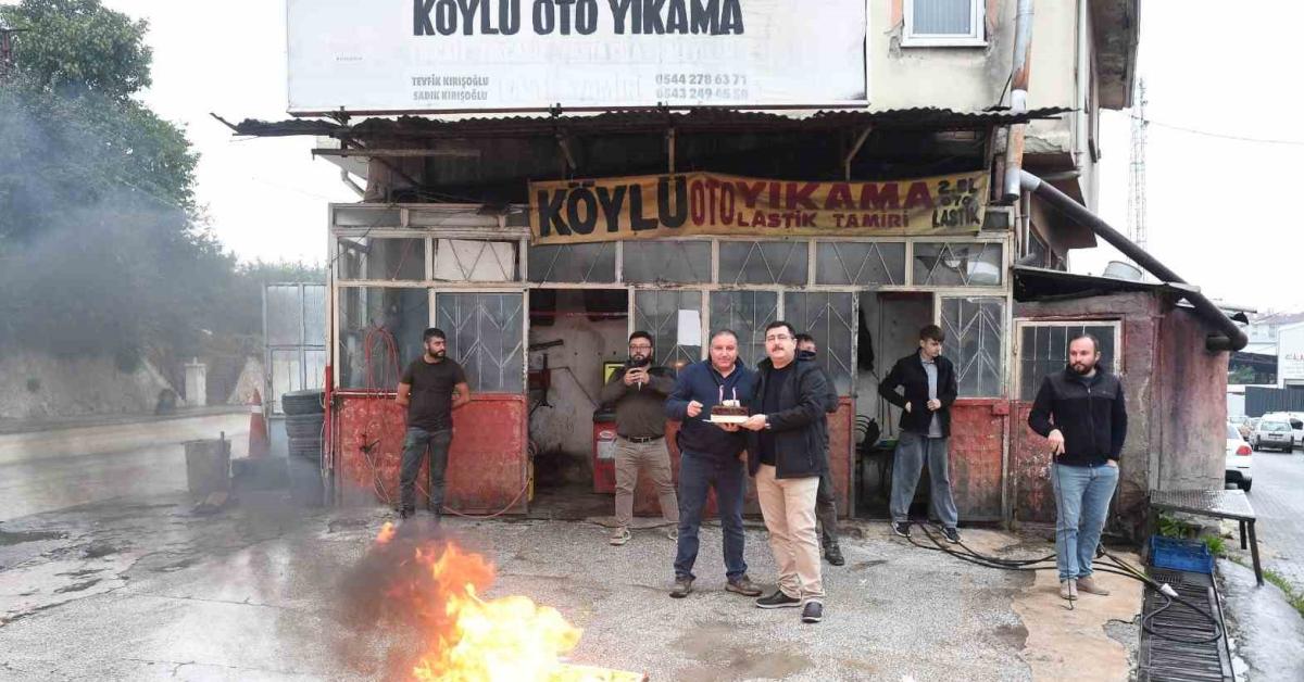 kastamonuda esnaf itfaiyecilere pasta ile surpriz yapti scuVrTUV.jpg