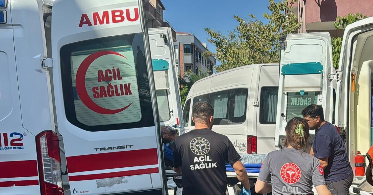 kocaeli gebzede apartmanda yangin cikti biri hastaneye kaldirildi rN8ygfs8.jpg