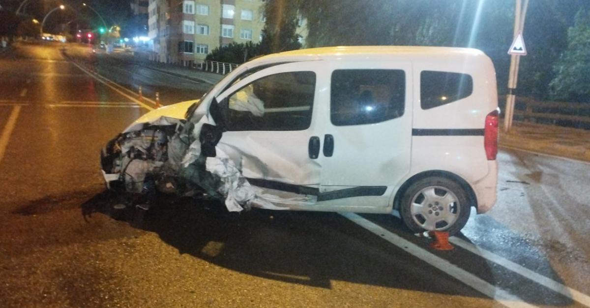 kocaeli gebzede trafik kazasi iki yarali var ZEvAeNR1.jpg