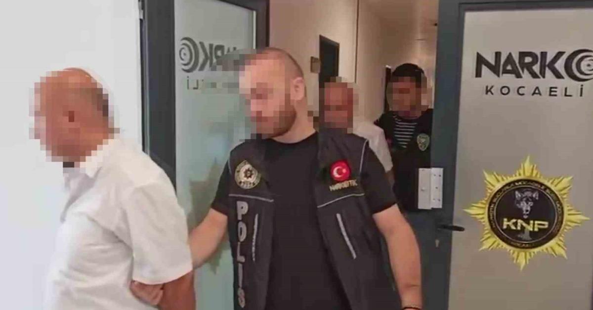 kocaelide 6 kilo 765 gram eroin ele gecirildi C2cDkpP7.jpg